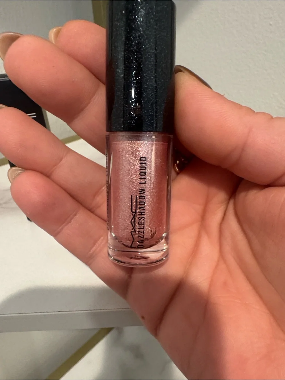 MAC DazzleShadow Liquid